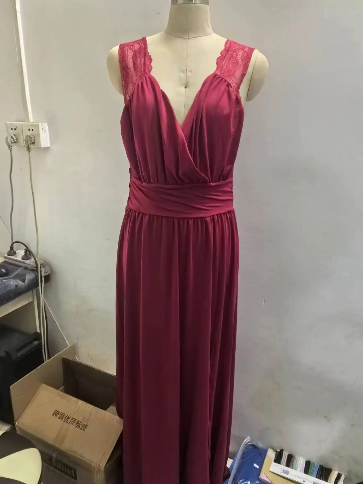 Elegant Evening Dress Women V Neck Lace Shoulder Sleeveless Slit Waist Cinched Pleated Formal Party Prom Maxi Gown