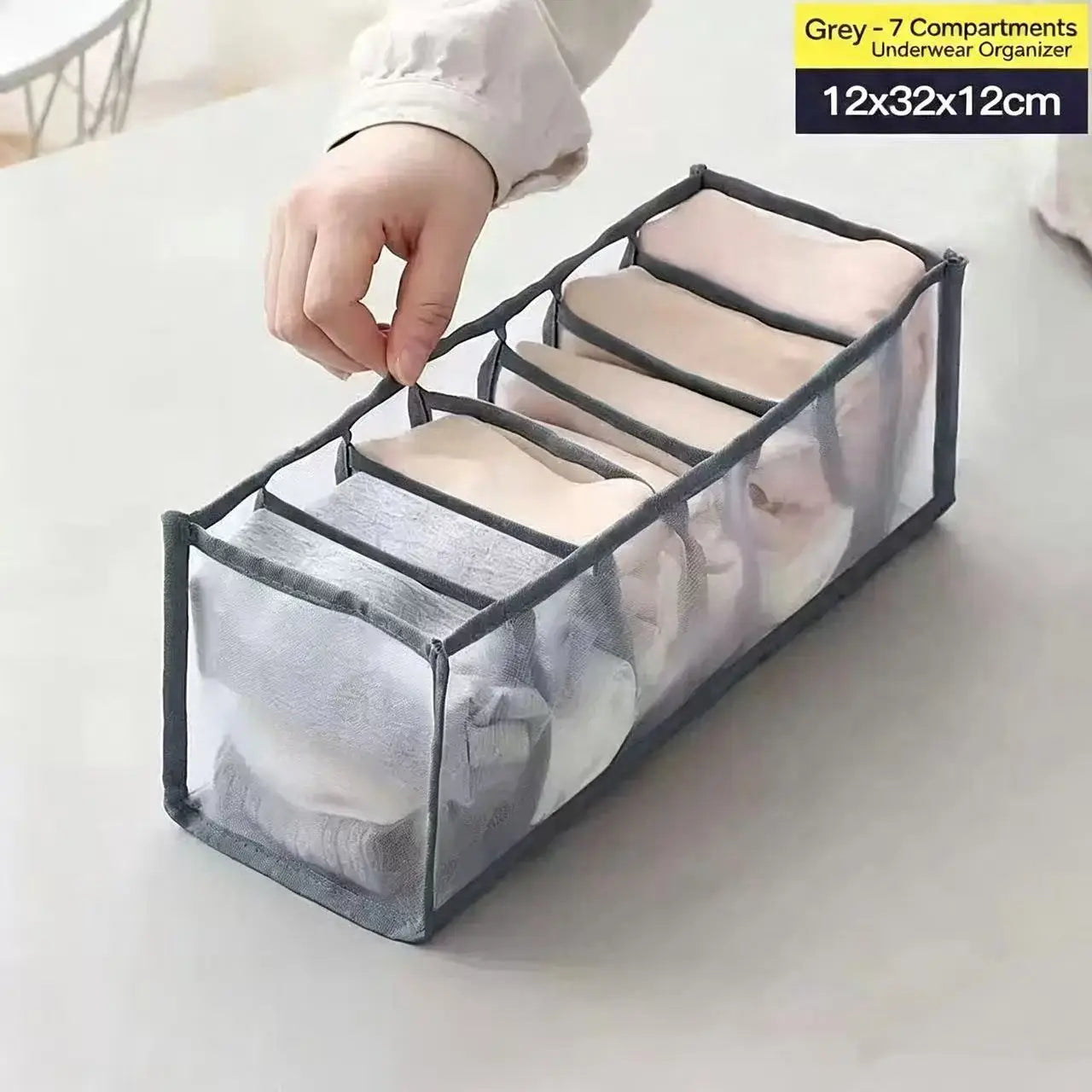 séparateur de tiroir pour organisateur de sous-vêtements, boîte de rangement d’armoire 3 en 1, doté d’un design transparent gris avec sept compartiments et une bordure en tissu noir pour un rangement efficace.