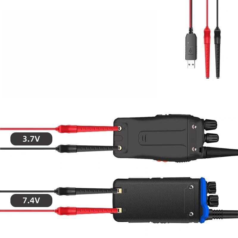 赤色および黒色のテストリード(ラベル:3.7Vおよび7.4V)とともに、ユニバーサルUSB充電ケーブルに接続された黒色のハンディ無線機で、トランシーバー用バッテリーに対応する、同一のUSB充電用プローブ先端部を備える。