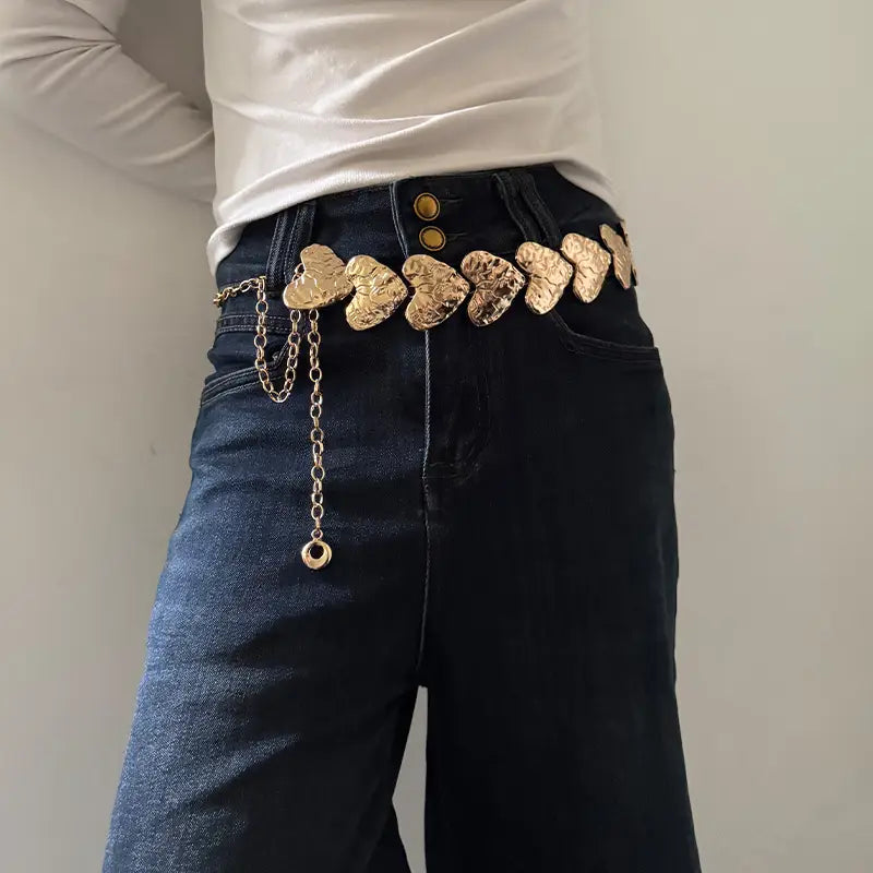 Cadena de cintura con corazón de gran tamaño en tono dorado, amante, con detalle de cadena y anillo, estilo diseñador, cinturón tipo punk de gran amante.