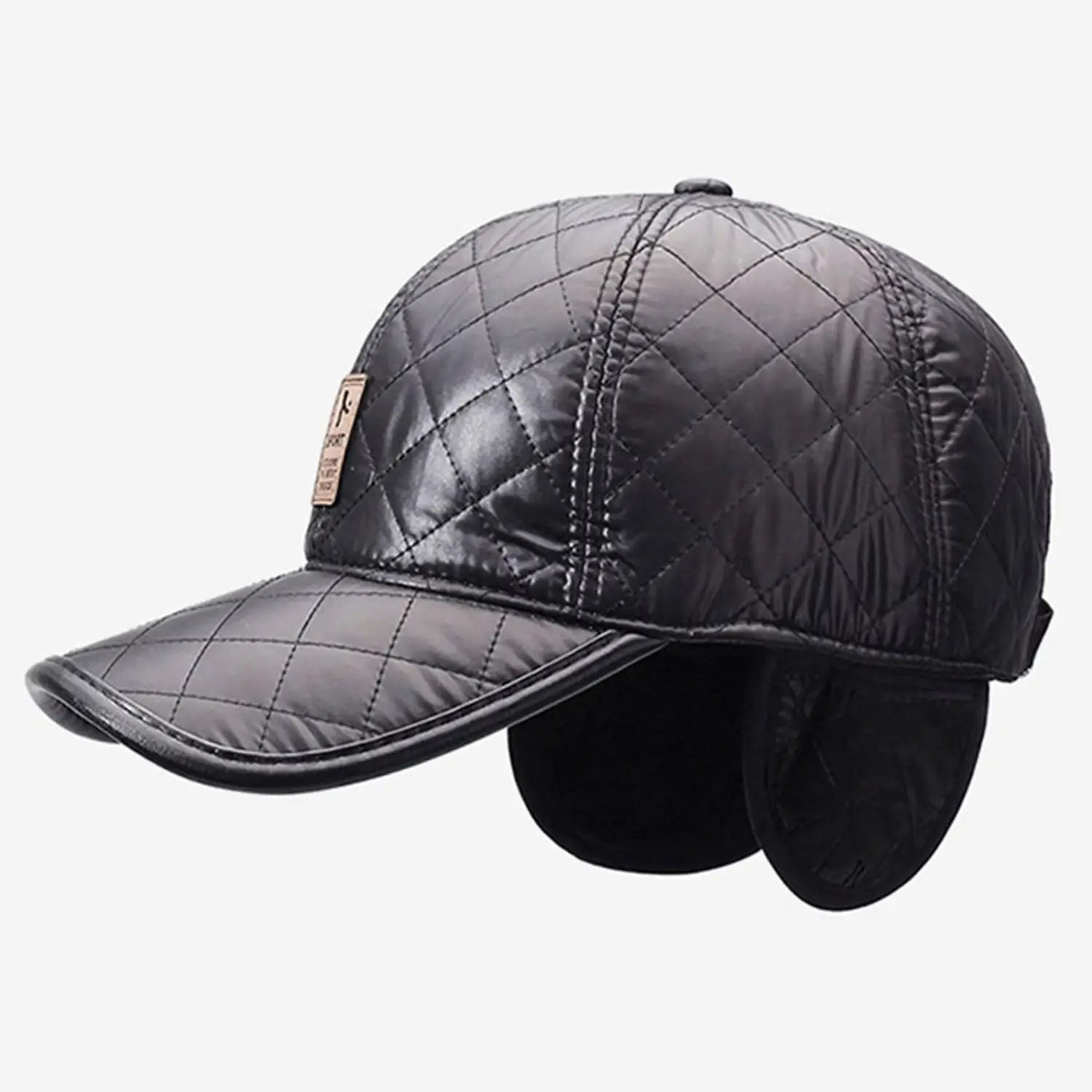 Casquette de baseball en cuir matelassé noir avec rabats d’oreilles chauds et petit écusson rectangulaire sur le côté, convenant pour les bonnets de Noël et un usage en hiver.
