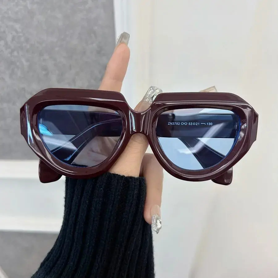 Gafas de sol geométricas burdeos para mujeres y hombres con montura de acetato y lentes con degradado azul.