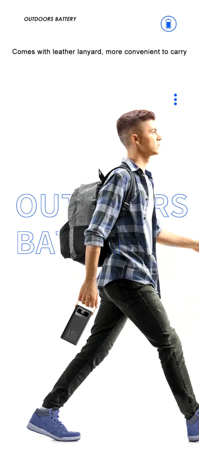 Schwarze rechteckige Outdoor-Powerbank 60000 mAh 120 W Schnellladen mit strukturierter Oberfläche und angehängter Lederschlaufe; mit Mikro-Eingang 5V/2A; Produktgröße für eine praktische Verwendung.
