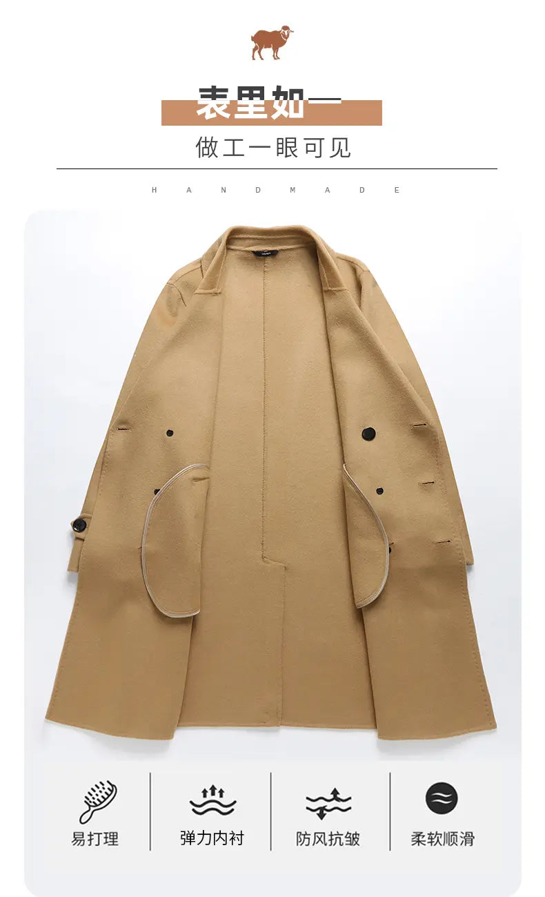 Beiger Herren-Langwollmantel mit schwarzen Knöpfen und aufgesetzten Taschen, geeignet für die Winterzeit.