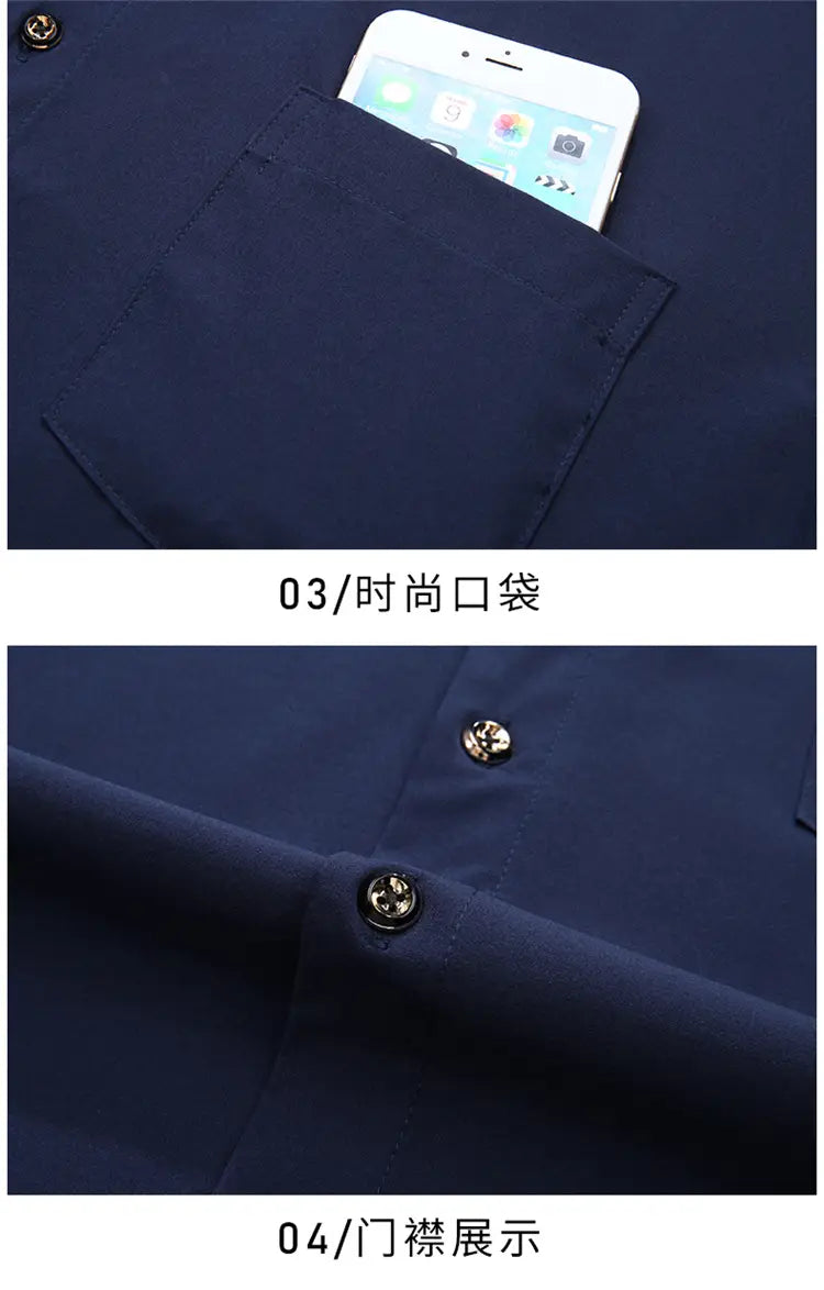 Chemise habillée pour hommes, grande taille, bleu foncé, manches longues, avec boutons métalliques et poche avant, tenant un smartphone blanc, adaptée à une tenue de travail formelle