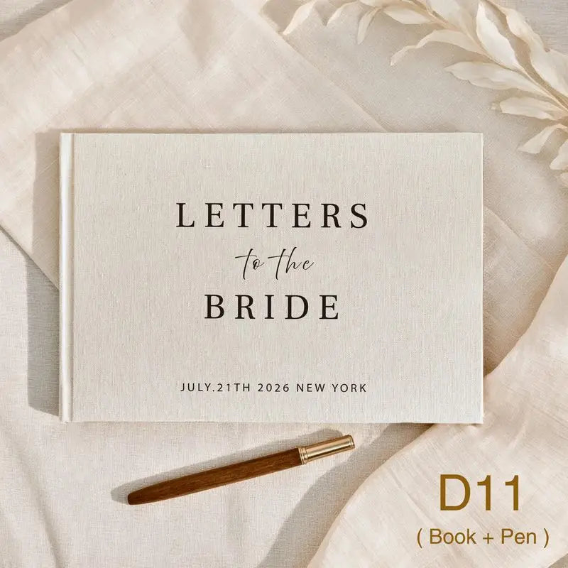 花嫁向けの「to the bride」文字と日付詳細が黒のエンボス加工で入った、生成り色のリネン表紙の特注結婚式用ゲストブックおよびペン。木製ペン付き。