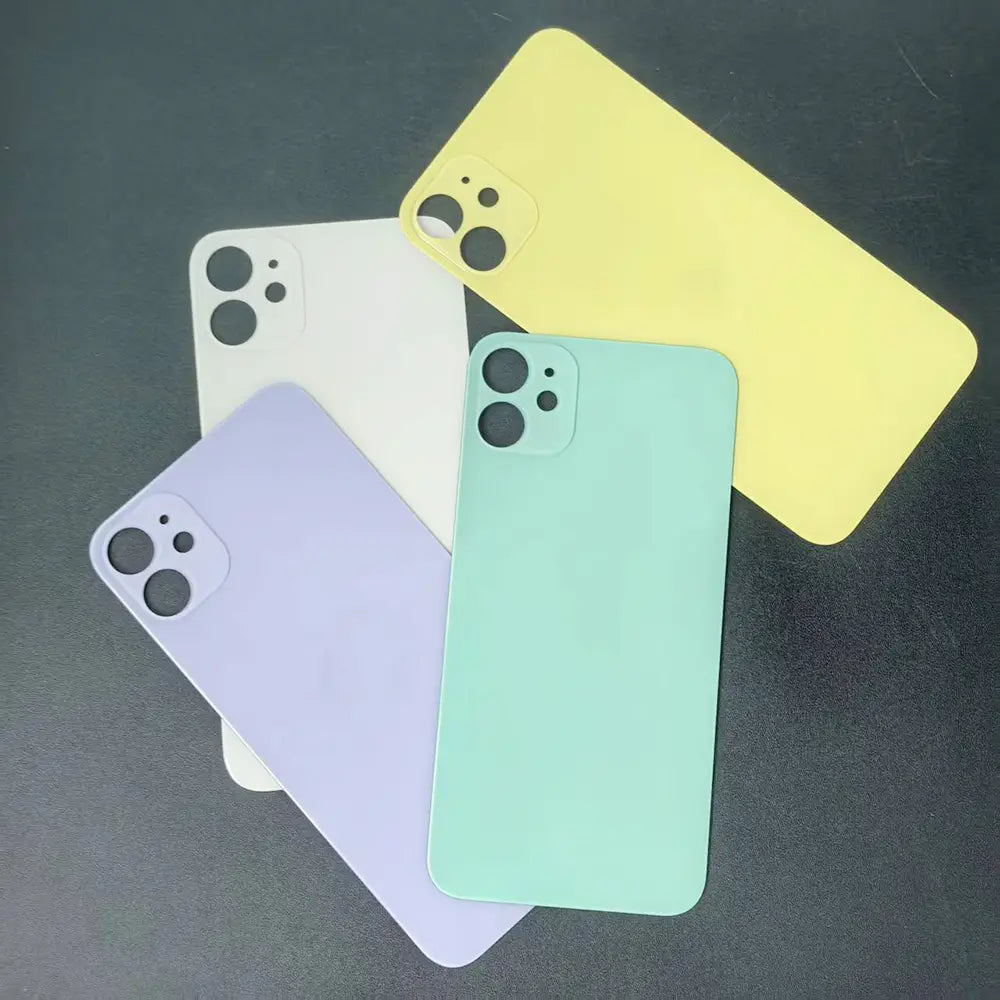 Puertas de batería traseras de repuesto para iPhone 11 de colores pastel con lentes de cámara en amarillo, blanco, lavanda y verde menta, con un acabado mate suave en el lado posterior.
