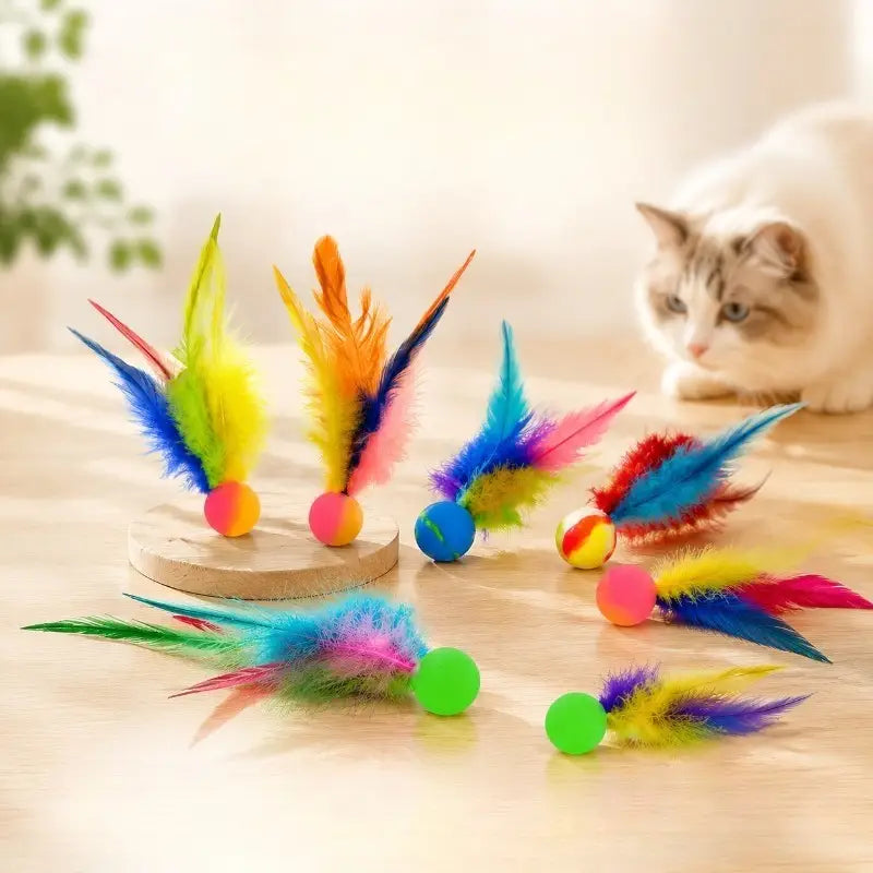 jouet à balle interactive avec des plumes colorées pour chats, comprenant des jouets à balle en plastique multicolores à la base, pour un jeu engageant.