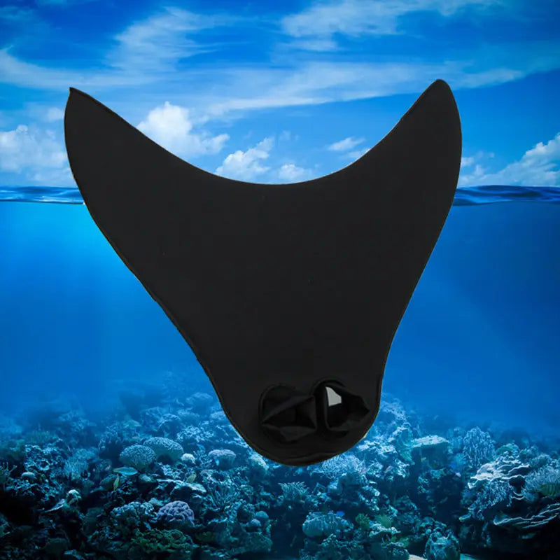 Schwarzer Silikon-Erwachsenen-Meerjungfrauen-Schwimmflossen Trainingsflipper mit stromlinienförmigem, flügelähnlichem Design und geformter Fußtasche für einen sicheren Sitz
