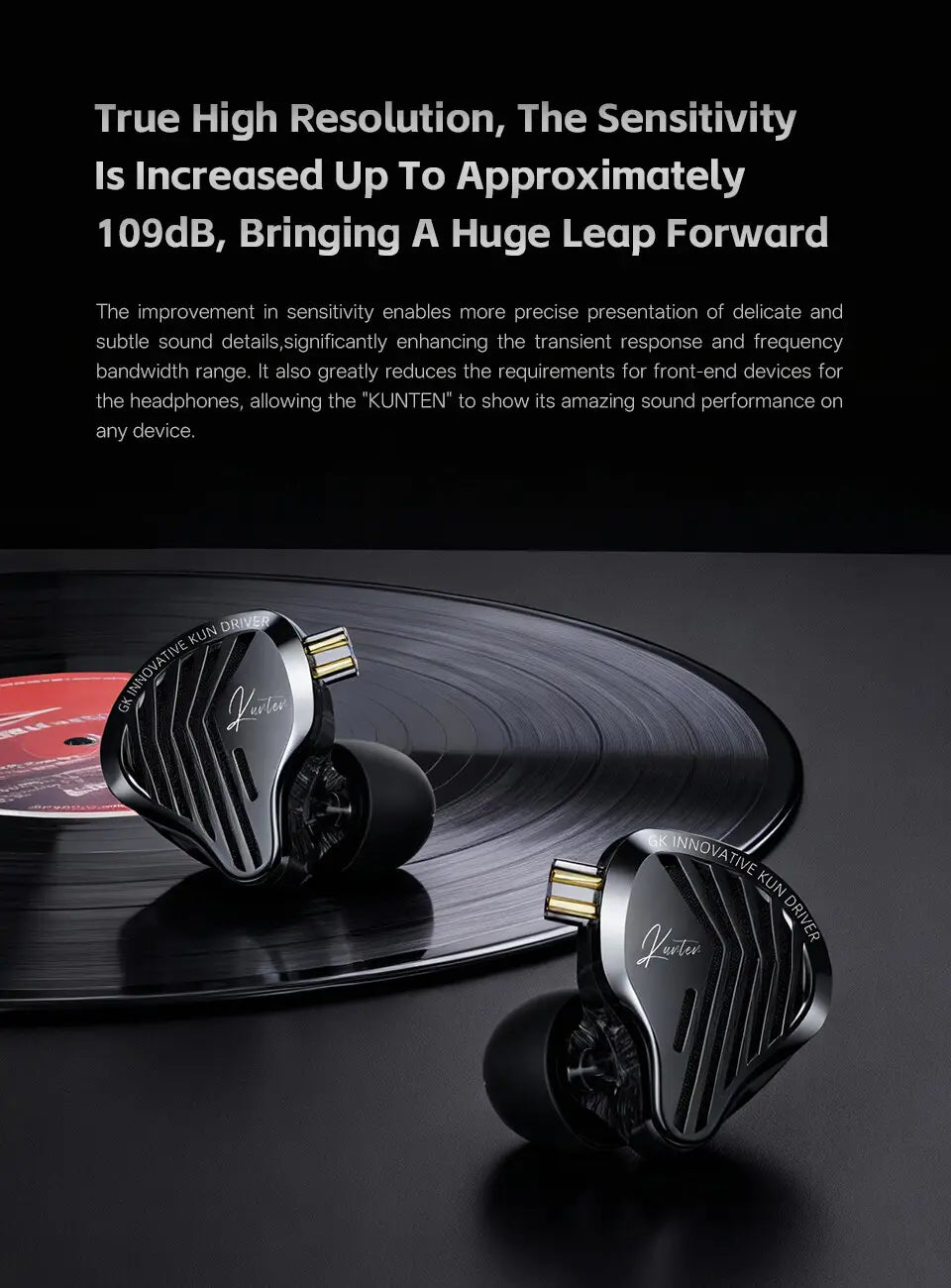 ブラックのGk Kunten Hifi有線インイヤーヘッドホン（マイク付き）。洗練された角張りのデザインと金色のコネクタを備えています。