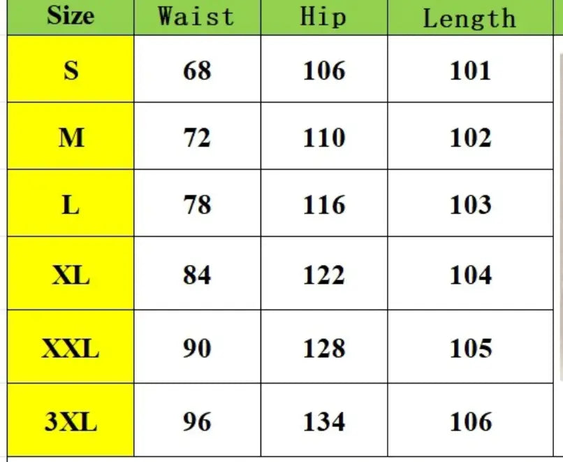 Un tableau des tailles présentant des rangées en surlignage jaune, indiquant les mesures de la taille, des hanches et de la longueur pour les tailles s à 3xl pour des pantalons en velours côtelé taille haute ample.