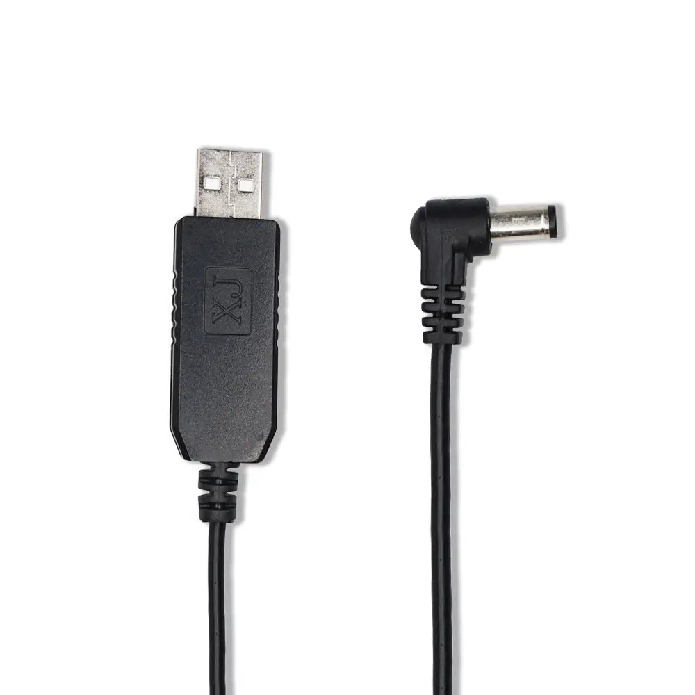 標準USB-Aコネクタと、バオフェン 無線機(ウォーキー・トーキー)用のUSB充電ケーブルとして設計された角度付きバレルプラグを備えたブラックUSB充電ケーブル。