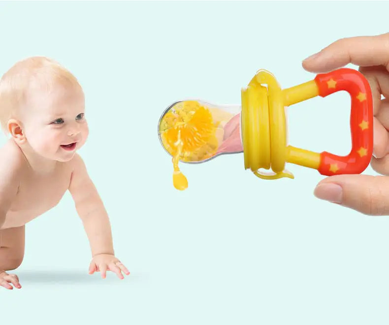 Gelber und roter Silikon-Babysortiment für Obstmahlzeiten und Beißlöffel mit Sternmustern und aus weichem Silikon gefertigt, für sicheres Füttern und Zahnen.