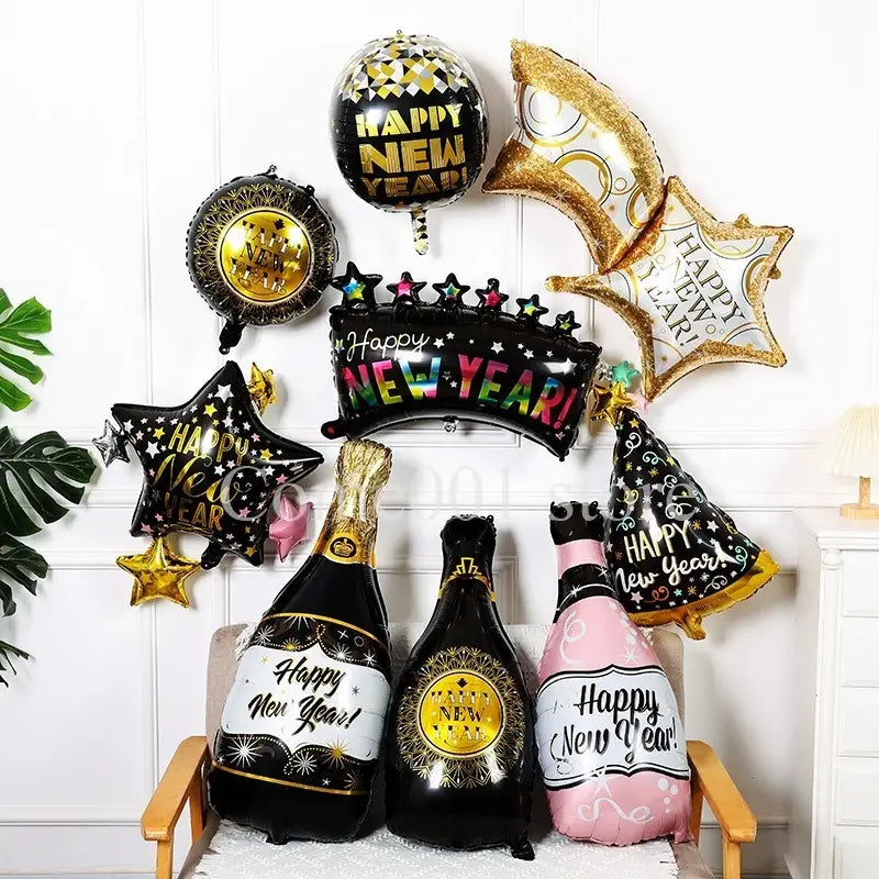 Juego de globos de lámina festivos para Año Nuevo en negro, dorado y rosa con botellas de champán, estrellas, diseños de corona y de bola de discoteca para juego de decoración de fiesta.