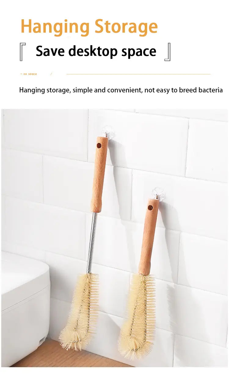 deux brosses à bouteille en bois à long manche suspendues, avec des têtes de soies naturelles conçues pour le nettoyage approfondi de la verrerie