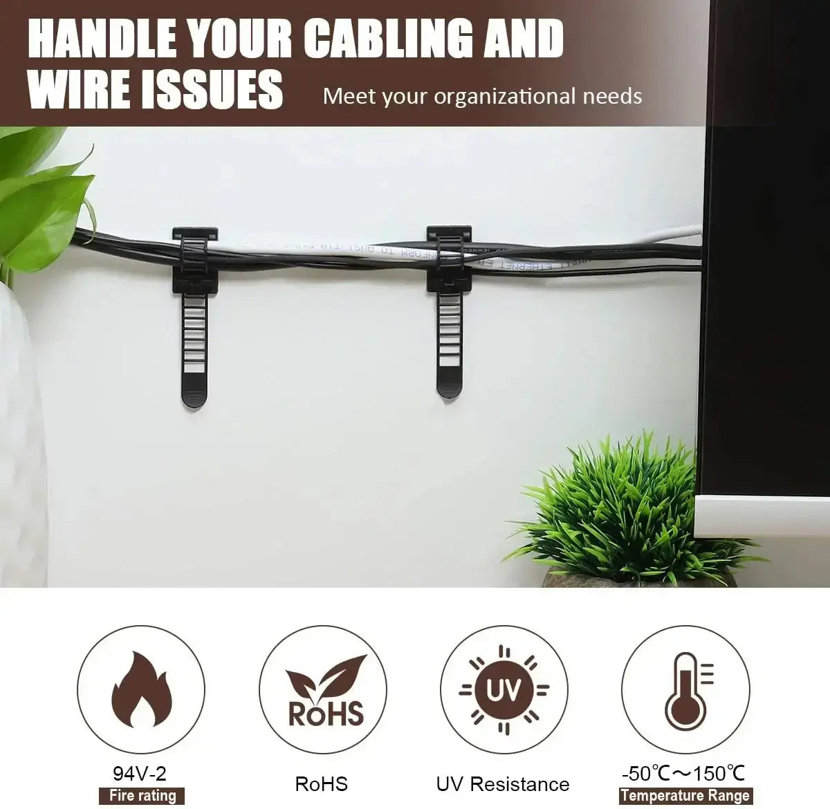Abrazaderas ajustables de soporte para brida de plástico negro; organizador de cables autoradhesivo, que sujeta los cables contra una pared blanca.