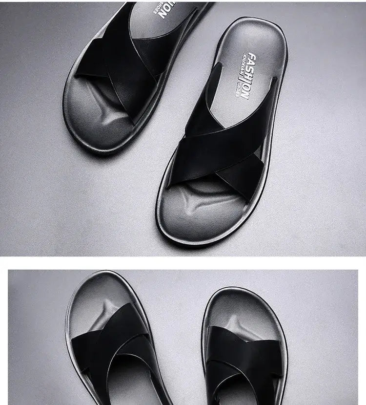 Herren-Echtleder-Slipper in Schwarz mit Kreuzriemen-Design, glänzender Oberfläche und geformten Gummisohlen.