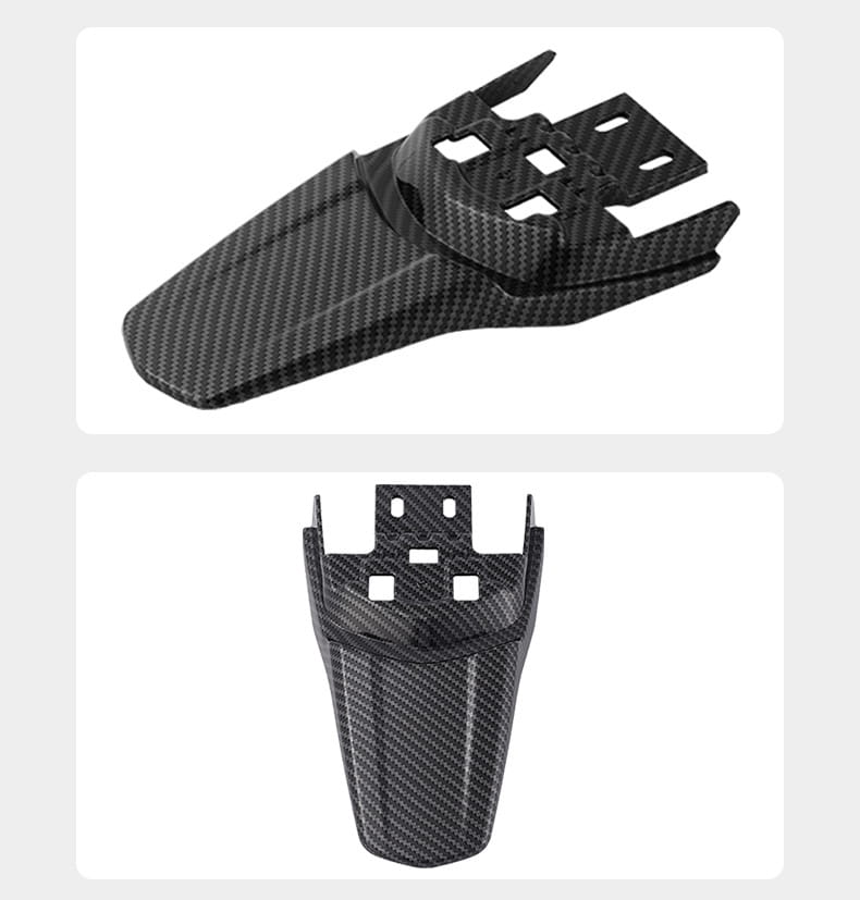 Schwarzer Carbonfaser-Motorrad-Heckkotflügel-Schutz mit strukturiertem Webmuster und ausgesparten Montagelöchern, von der Rückseite im Surron-Carbonfaser-Kotflügel-Set dargestellt