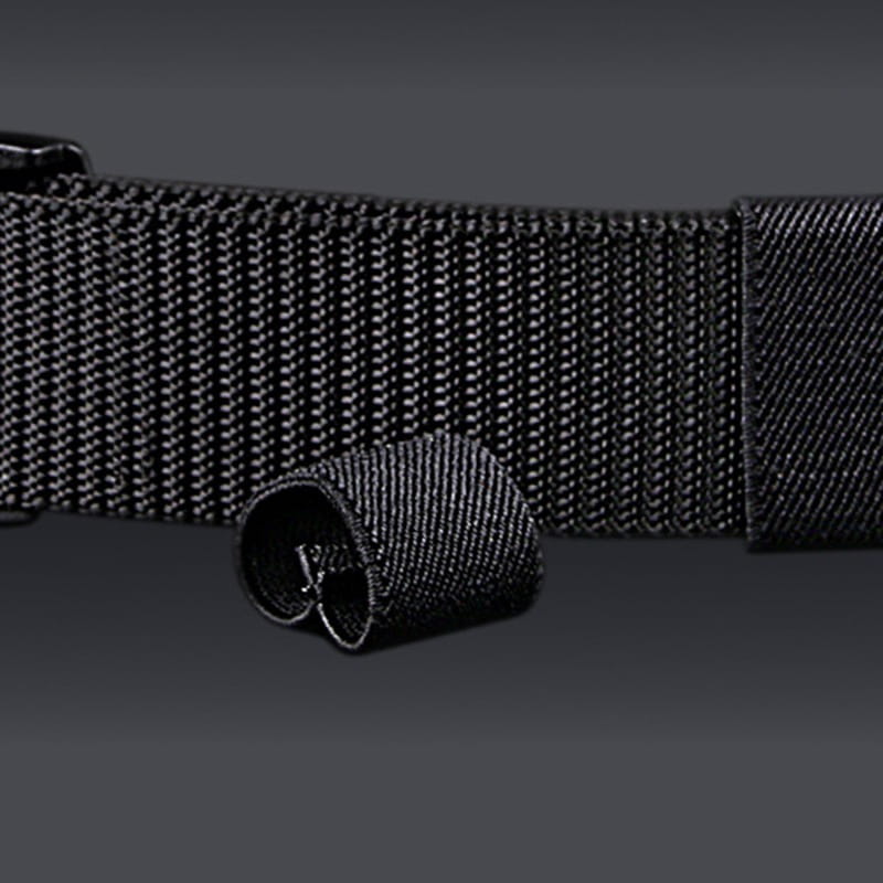 Ceinture tactique en nylon en nylon tissé noir, avec un motif côtelé texturé et une boucle métallique renforcée, d’une longueur de 120 cm.