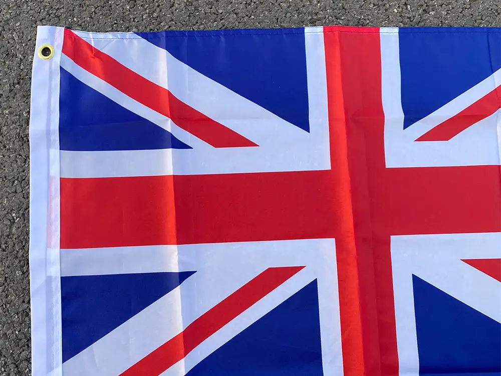 Una bandera nacional australiana vibrante de 90x150 cm que muestra colores rojo, blanco y azul intensos sobre una superficie de tela resistente.
