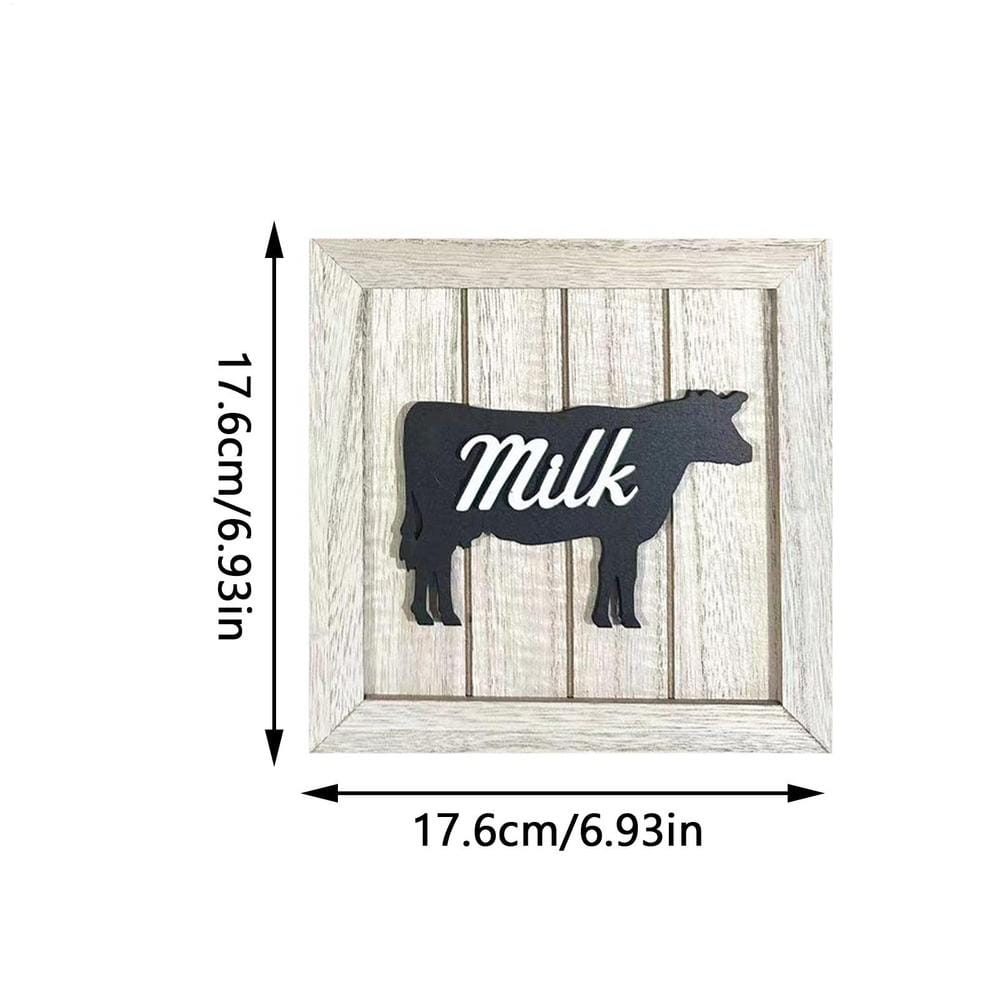 Tableau mural encadré représentant une enseigne en bois noire en forme de vache avec une inscription « milk » dans un encadrement en bois blanc vieilli, pour une décoration de cuisine rustique.