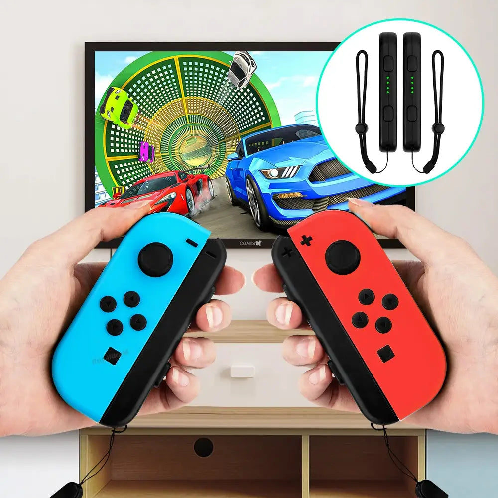 Nintendo Switch Joy-Con azul y rojo con cuerdas para la mano y correas de muñeca negras sostenidas en las manos frente a una pantalla de TV que muestra imágenes de un juego de carreras.