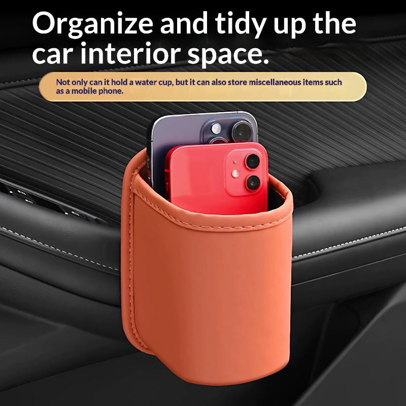 Organizador para asiento de coche de cuero color naranja y portavasos con compartimento de almacenamiento para el teléfono, diseñado para uso en vehículos.