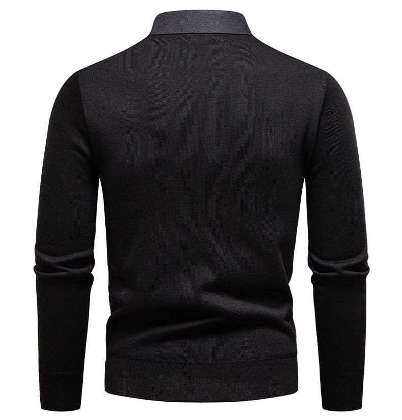 Herren-Pullover mit Stehkragen und Strickjersey-Polo-Optik in schwarzer gerippter Strickware mit kontrastierendem dunkelgrauem Kragen.