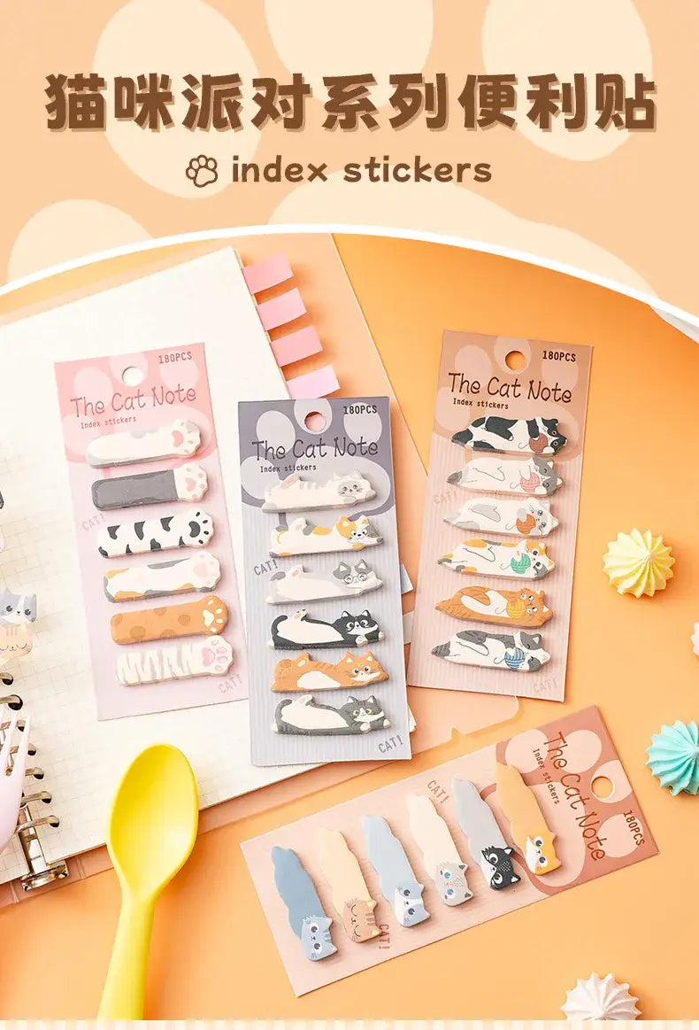 Niedliche Katzen-Themen-Indexaufkleber in verschiedenen Pastell- sowie Schwarzweiß-Designs auf farbenfrohen Verpackungskarten aus dem Katzenhaftnotizen-Memo-Pad-Set.