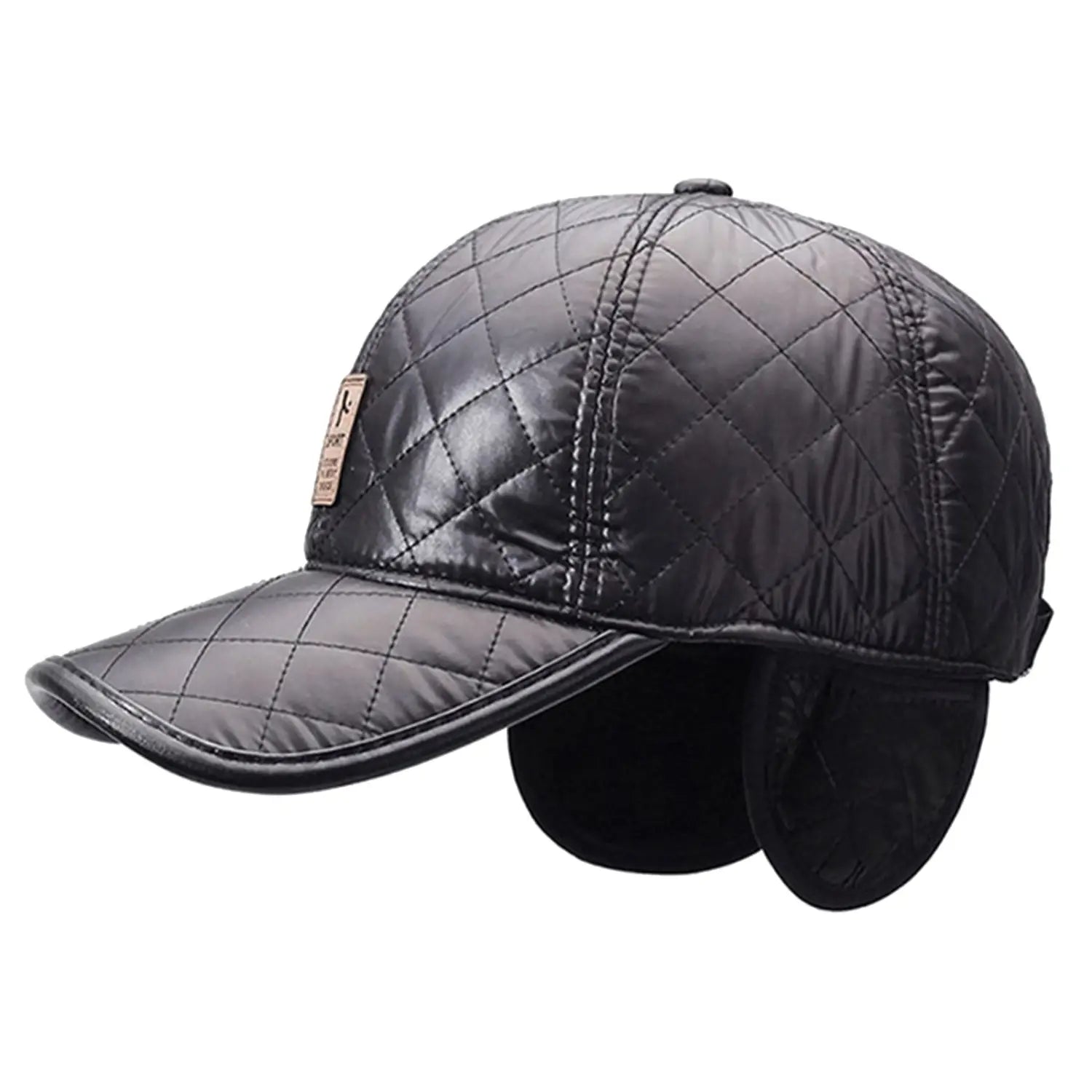 Casquette de baseball matelassée noire avec rabats d’oreilles chauds et petit écusson en cuir marron, conçue comme alternative au bonnet de Noël pour une protection contre le froid en hiver.