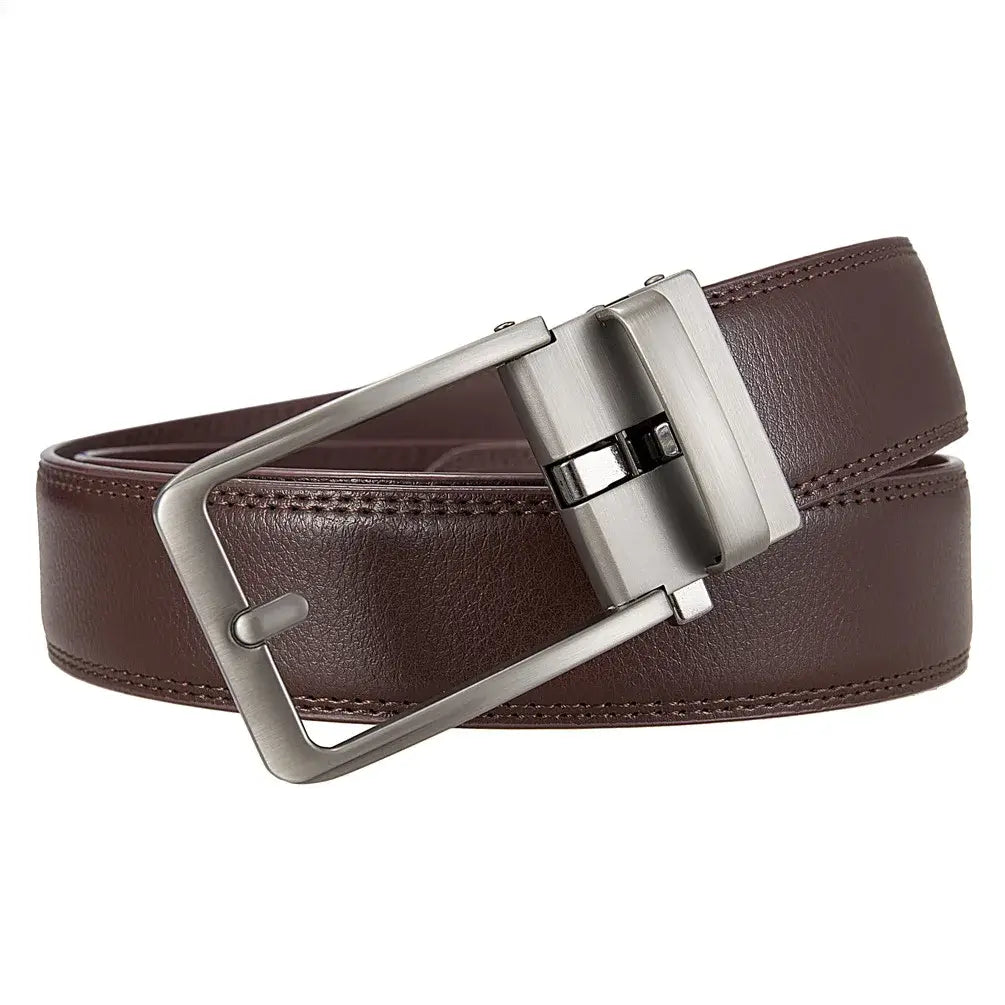 ceinture à boucle automatique à déclenchement comprenant une ceinture en cuir marron et une boucle automatique au fini argenté pour une fermeture aisée.