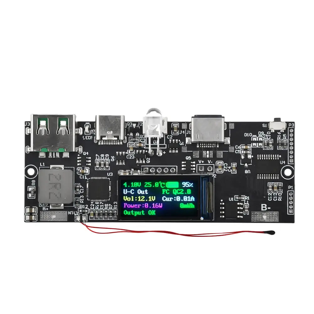 Carte de circuit imprimé de batterie externe rectangulaire USB-C noire avec un petit écran LCD affichant des relevés numériques colorés et plusieurs ports pour un module de charge sans fil rapide de 22,5 W avec affichage LCD prenant en charge la sortie.