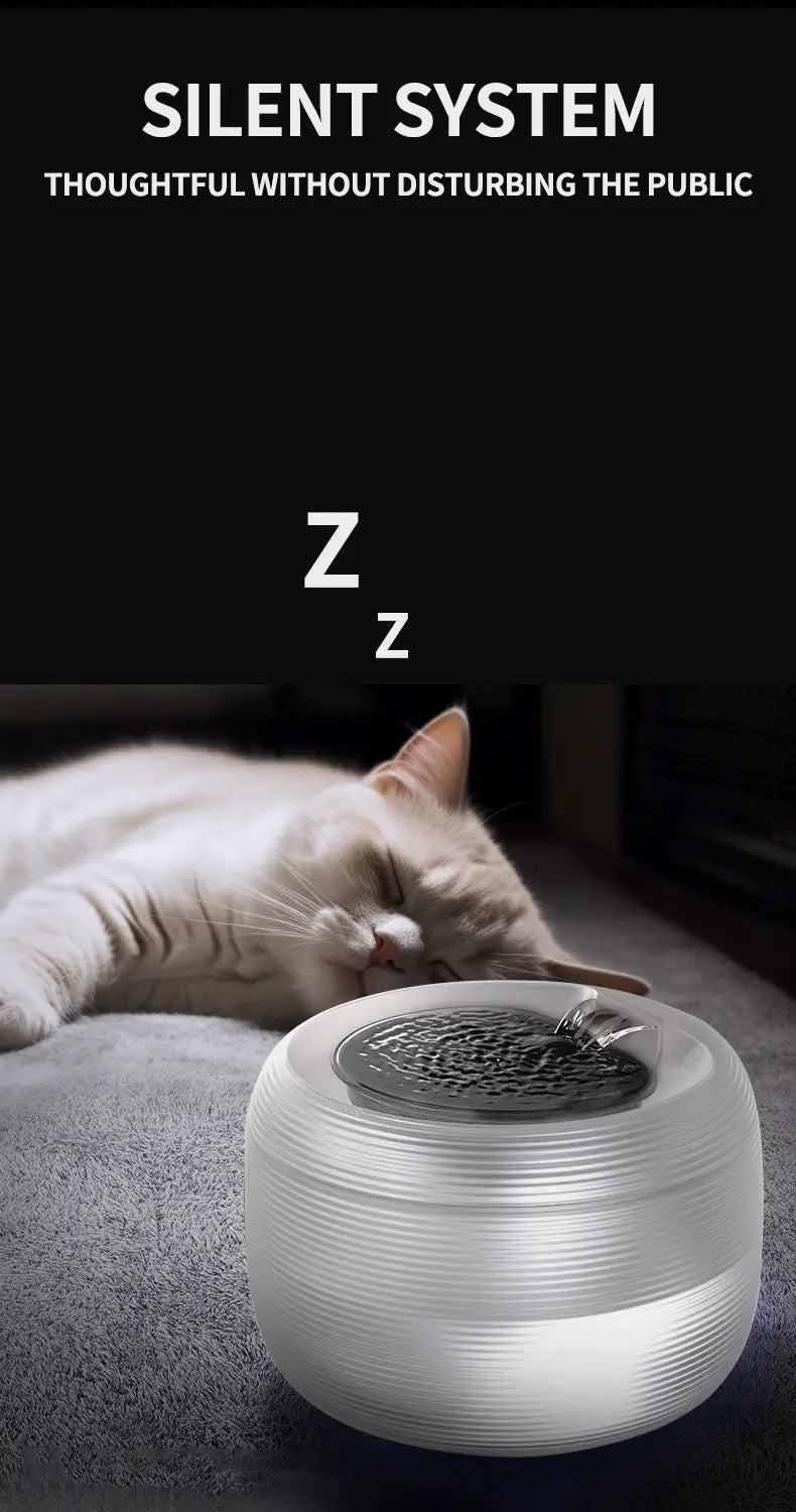 Un dispensador de agua para gatos cilíndrico, translúcido y blanco, con una superficie superior oscura y texturizada, mostrado desde un ángulo frontal.