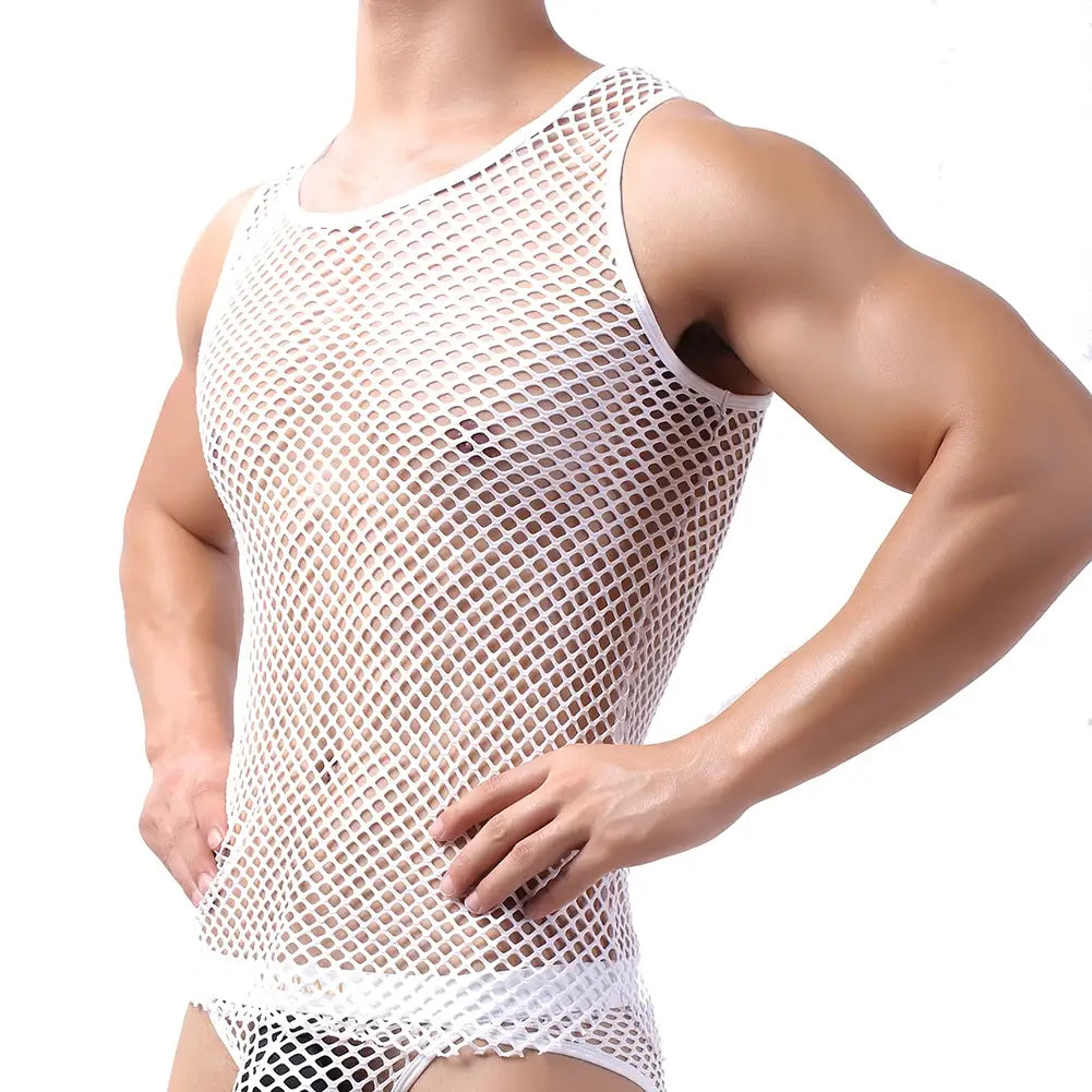 Camiseta interior de malla blanca para hombre con un diseño ceñido y ajustado al cuerpo, con construcción de chaleco sin mangas transpirable.