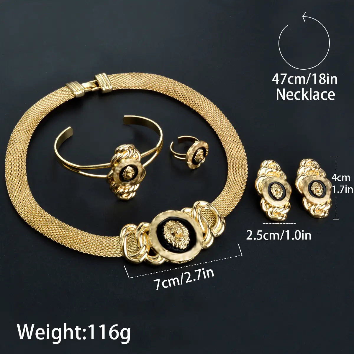 Juego de joyería de león de oro de Dubái de 18 quilates que presenta un collar de malla con tono dorado, con un medallón central con cabeza de león, y un brazalete a juego, aretes y anillo.
