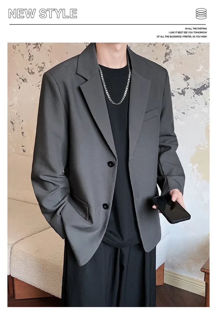 Herren-Casual-Sakko in Schwarz mit einem grauen Blazer, elegantem tailliertem Schnitt und zwei schwarzen Knöpfen.