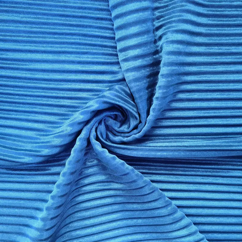 blauer gerippter Stoff mit weicher, plüschiger Haptik und dezentem Schimmer; weit geschnittene, elastische Bund- und plissierte Sommerhose für Damen
