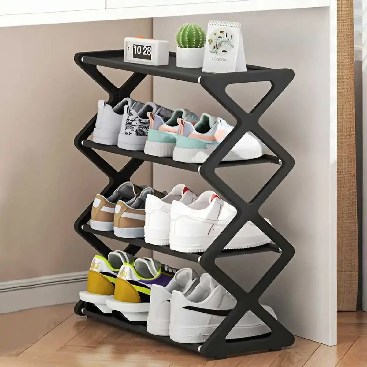 schwarzes klappbares robustes Schuhregal aus Stahl mit geometrischem X-förmigem Rahmendesign und staubabweisender Bezugsschicht