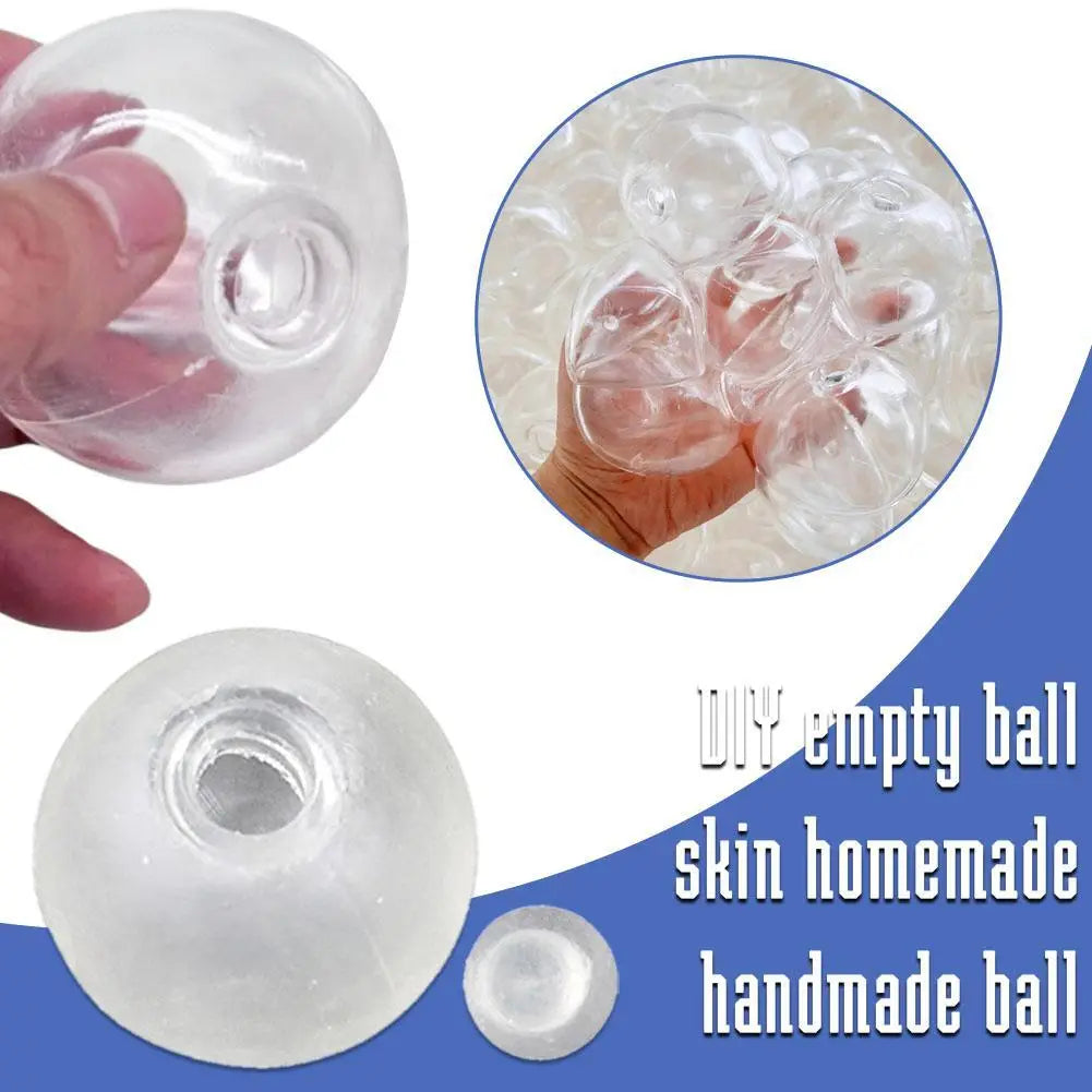 Des balles molles sensorielles transparentes en silicone translucide, faites main, avec un trou central pour l’antistress et les projets de création.