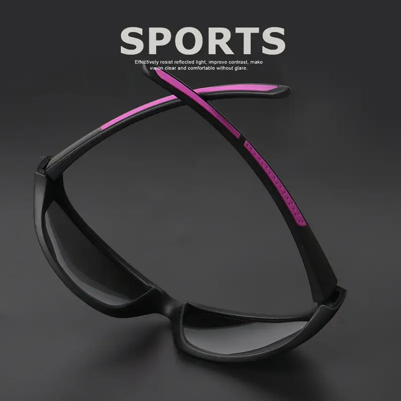 Gafas de sol deportivas polarizadas negras con protección UV400 con franjas de acento rosa vibrante a lo largo de las patillas.