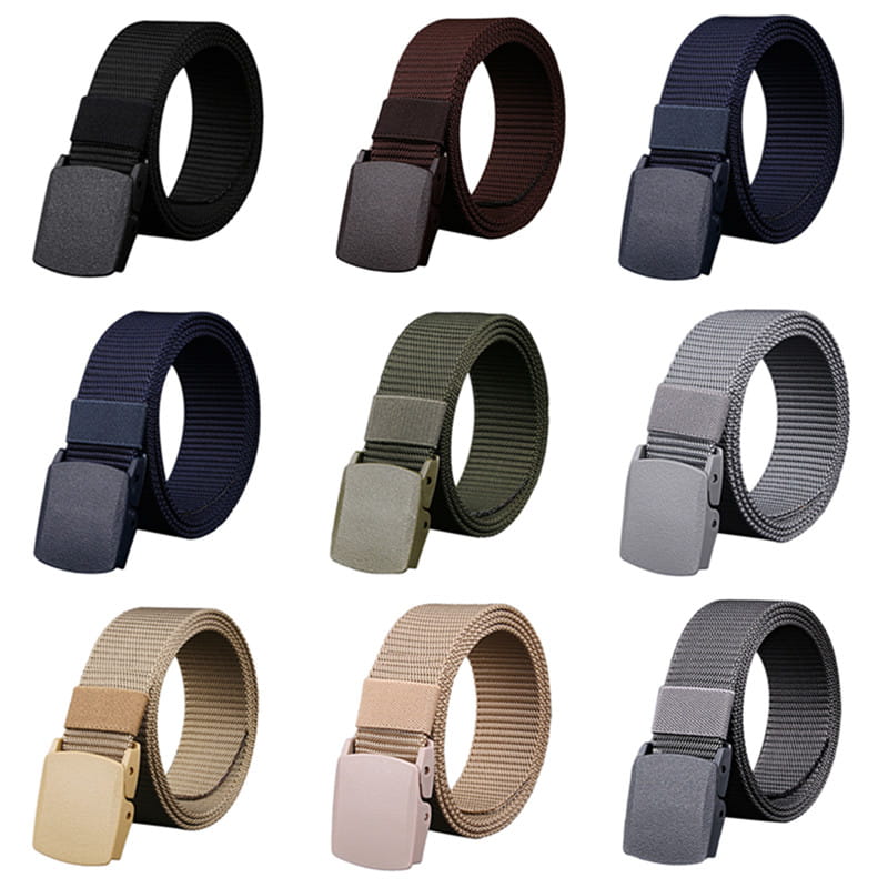neuf ceintures tactiques en nylon pour hommes en noir, brun, bleu marine, olive vert, gris et beige, avec sangles de taille extérieures réglables et boucles en plastique à finition mate.