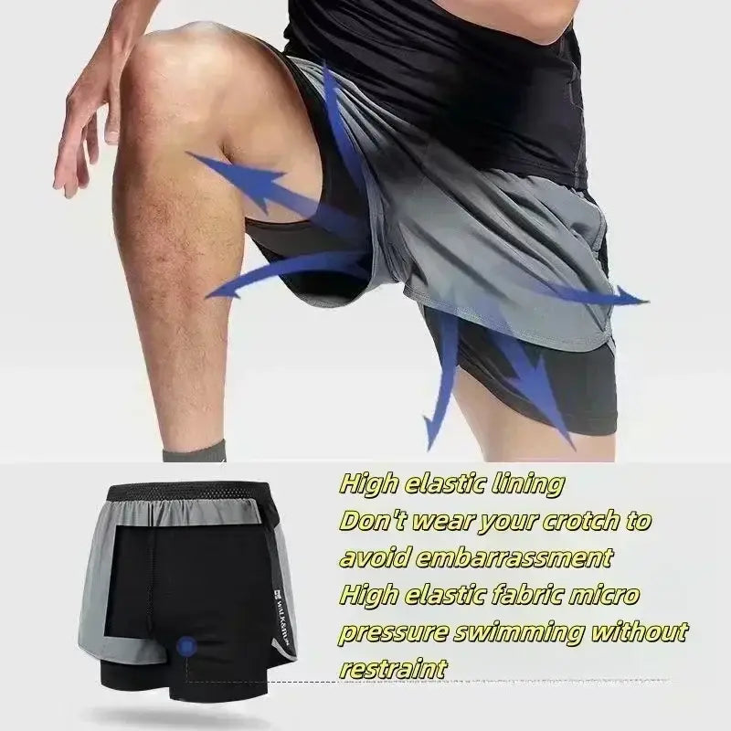 Pantalones cortos de entrenamiento para anime de gimnasio 2 en 1 para hombres en negro y gris presentan un forro de alta elasticidad para mayor comodidad y una trabilla para la toalla que ofrece soporte durante el movimiento.