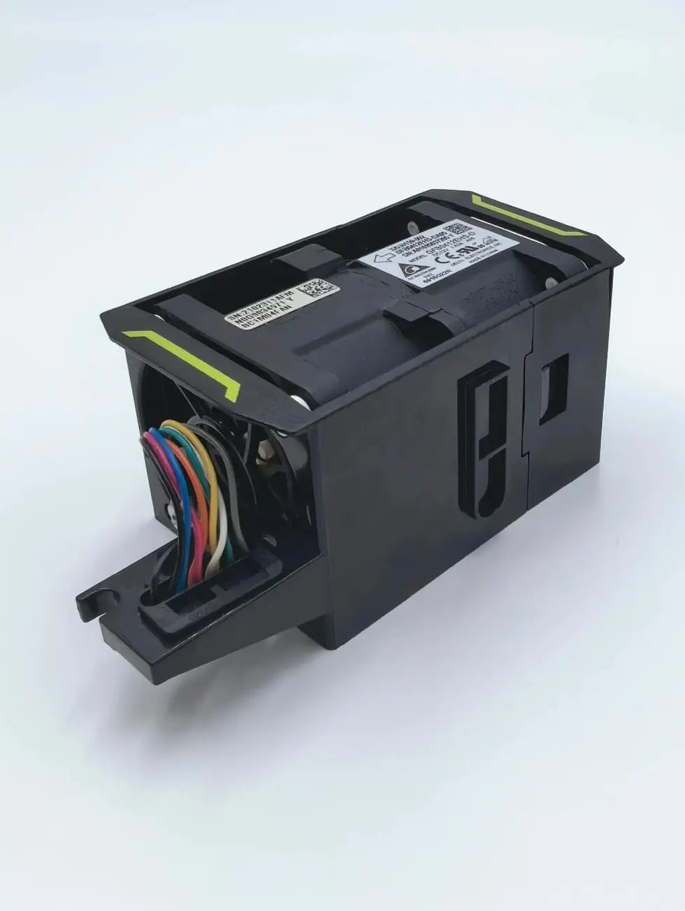 Ventilateur de soufflerie Delta 20000 tr/min dans un boîtier en plastique noir avec bandes d’accent jaunes, montrant le compartiment arrière avec un câblage interne coloré.