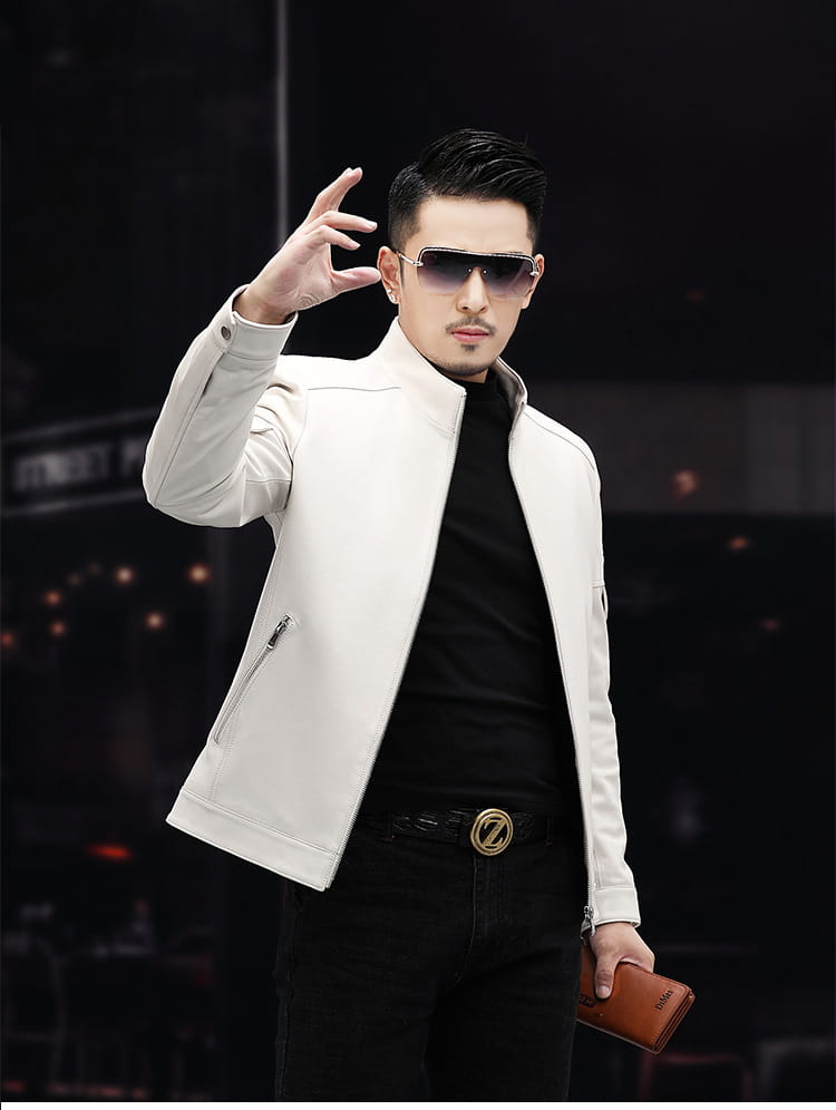 Veste en cuir blanc pour homme avec doublure intérieure noire et fermetures zippées argentées, conçue comme un manteau professionnel masculin d’hiver à coupe ajustée