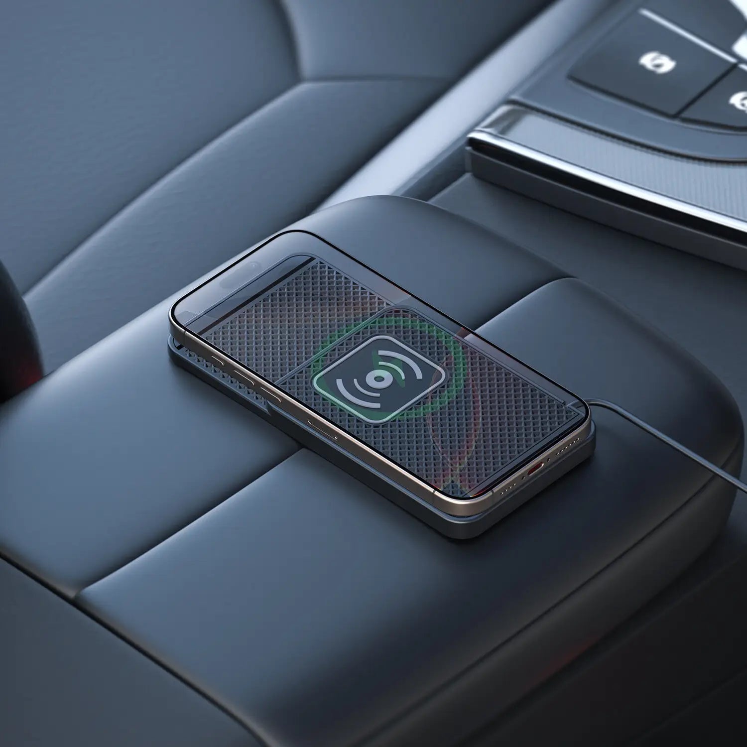soporte negro para tapete de carga inalámbrica rápida para automóvil, con superficie texturizada y símbolo verde luminoso de carga inalámbrica.