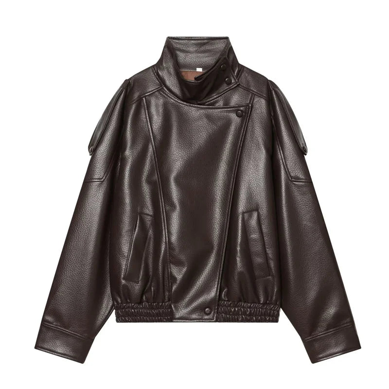 Dunkelbraune Kunstleder-Motojacke mit hohem Kragen und elastischen Bündchen, von vorne abgebildet.