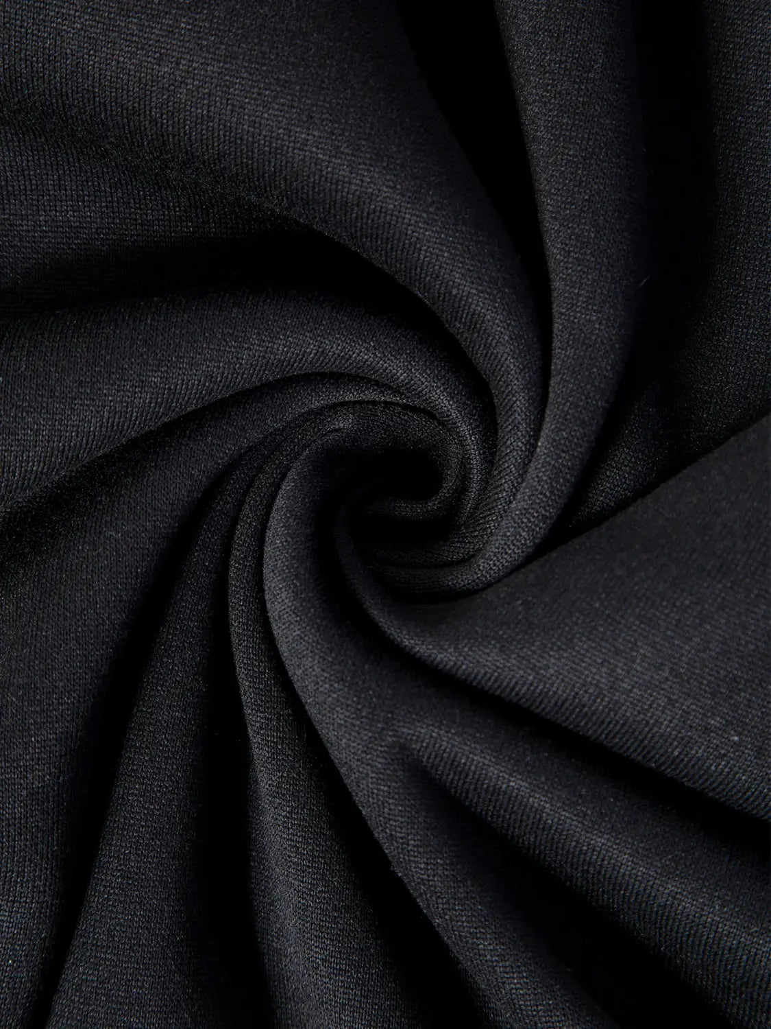 Joggers en polaire noirs à texture, avec un tissage côtelé subtil, conçus pour des pantalons de jogging d’hiver décontractés pour hommes.