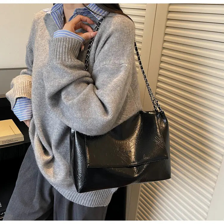 Bolso bandolera negro de antecruda falso brillante con correa de cadena y gran capacidad, adecuado para el uso diario.