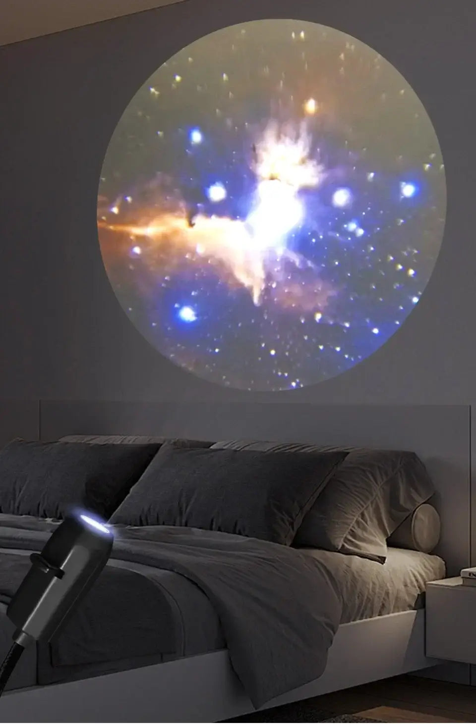 projecteur de galaxie ciel étoilé USB moderne et élégant, avec veilleuse, projetant une nébuleuse cosmique vibrante comme une série de diapositives sur le mur