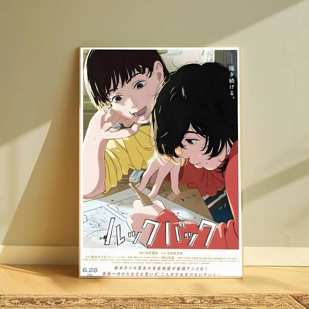 Póster retrográfica anime estilo look back con marco que muestra dos chicas anime con camisetas amarillas y rojas, con texto japonés en la parte inferior; diseñado como arte mural gráfico moderno para la decoración de la sala de estar.